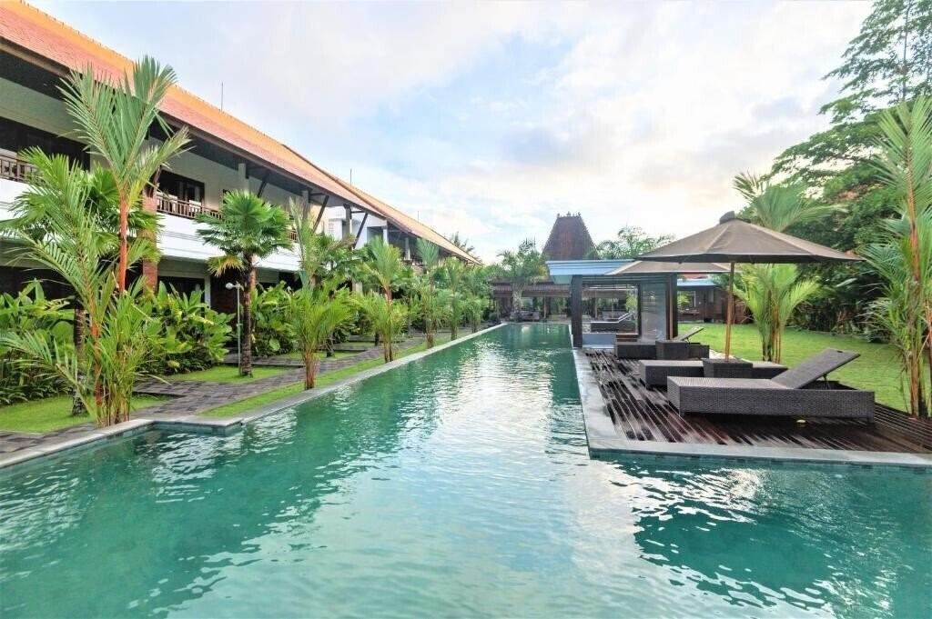 Отель Griya Shanti Suites 3*