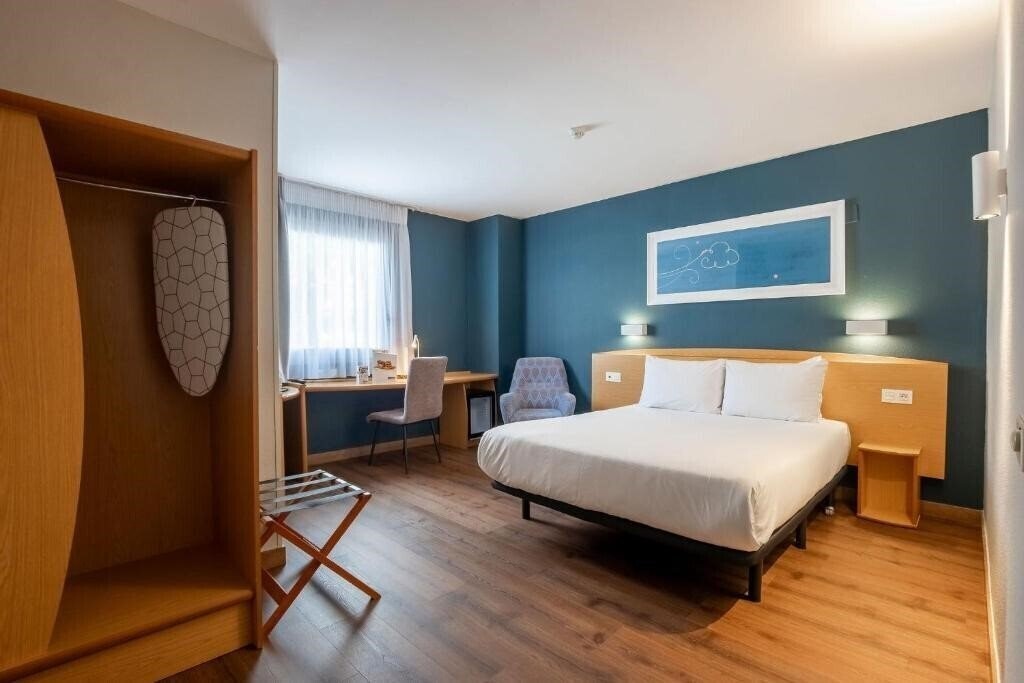 Fotografie Travelodge Alicante Puerto (ex. Campanile Alicante) 3*