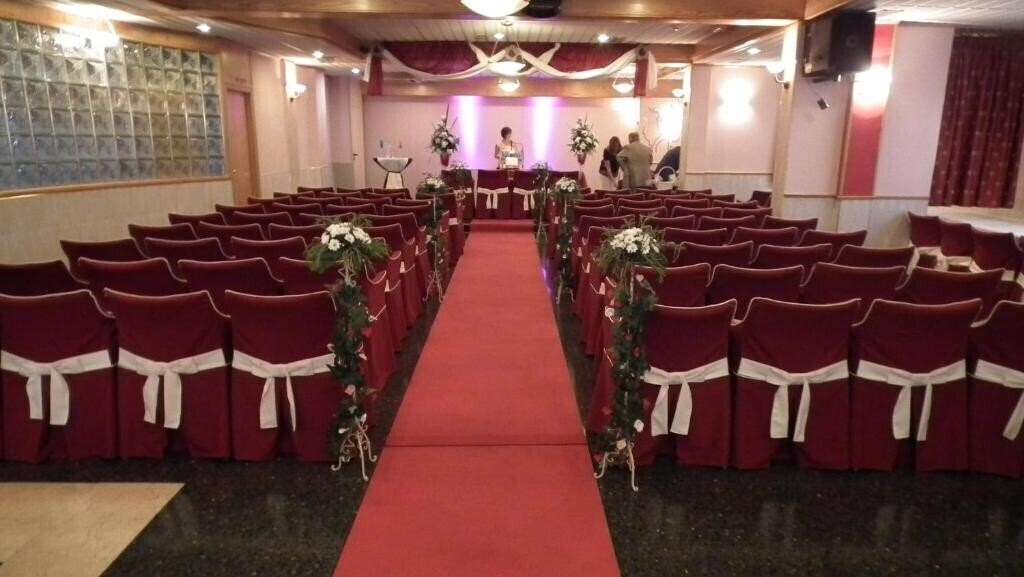 Imaginea Hotel Reconquista 3*