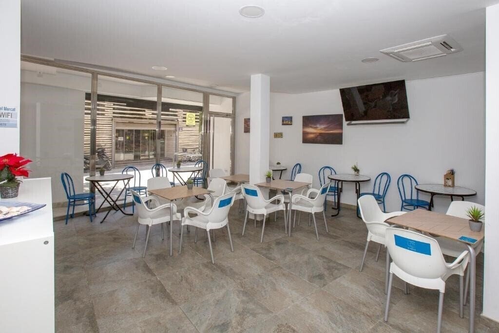 Imaginea Hostal El Mercat 3*