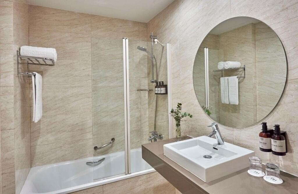 Imaginea NH Avenida De Jerez 4*