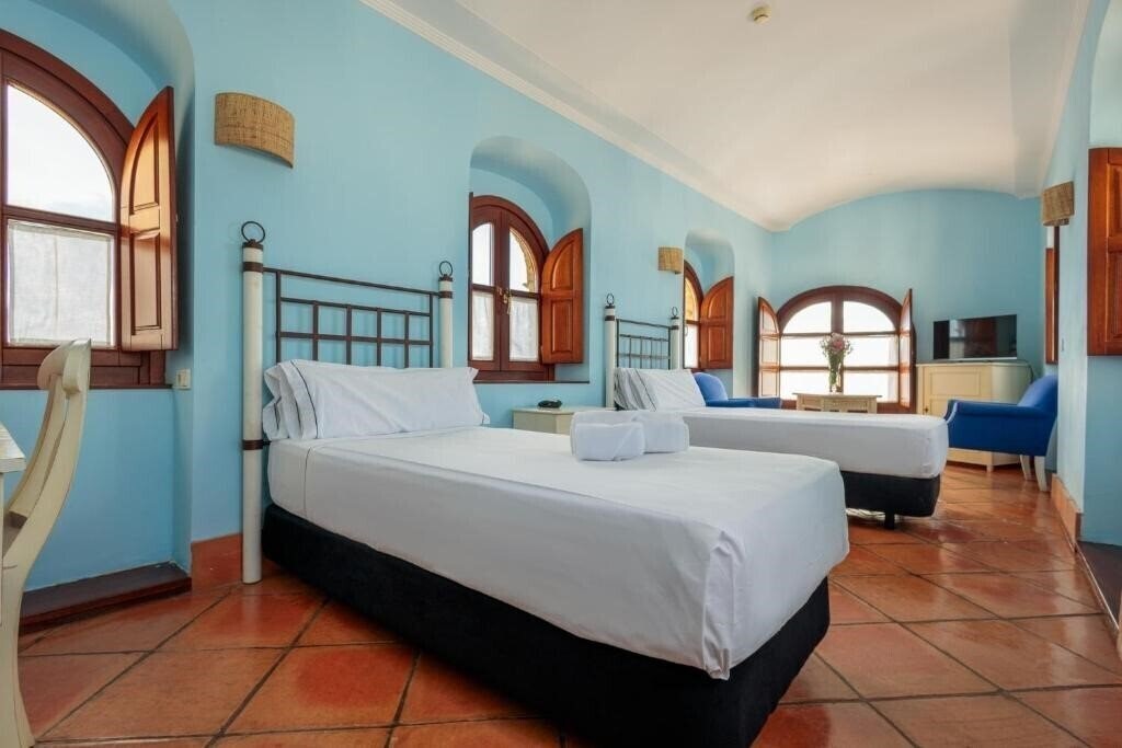 Fotografii Hotel Tugasa Castillo De Castellar (ex. Castillo De Castellar) 3*