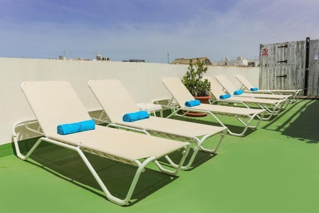 Отель Hotel Los Cantaros 3*