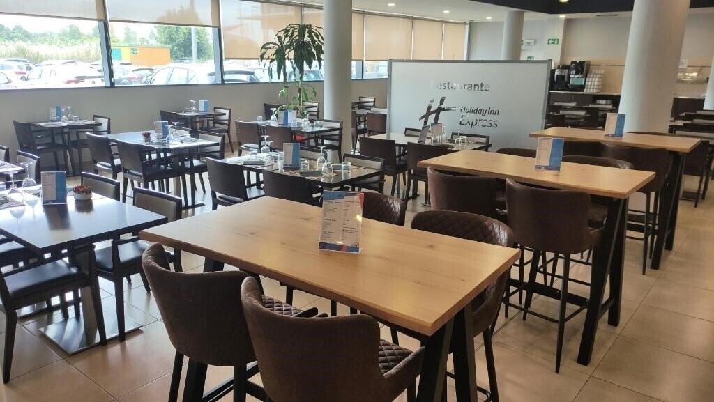Imaginea Holiday Inn Express Campo de Gibraltar Barrios 3*