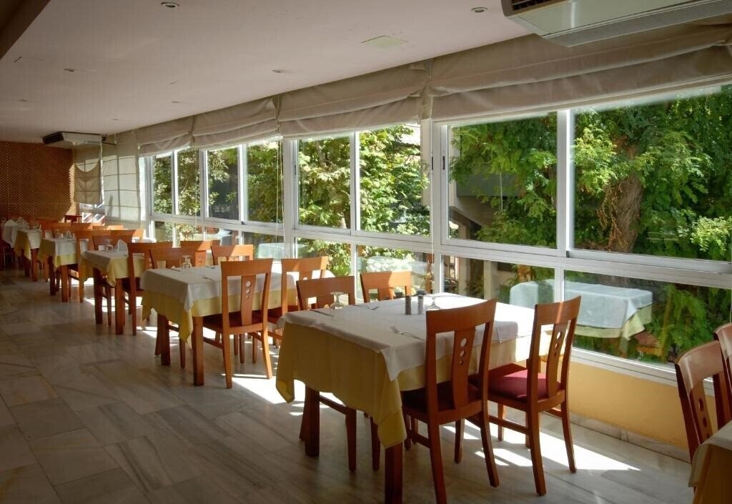 Imaginea Monarque El Rodeo 3*