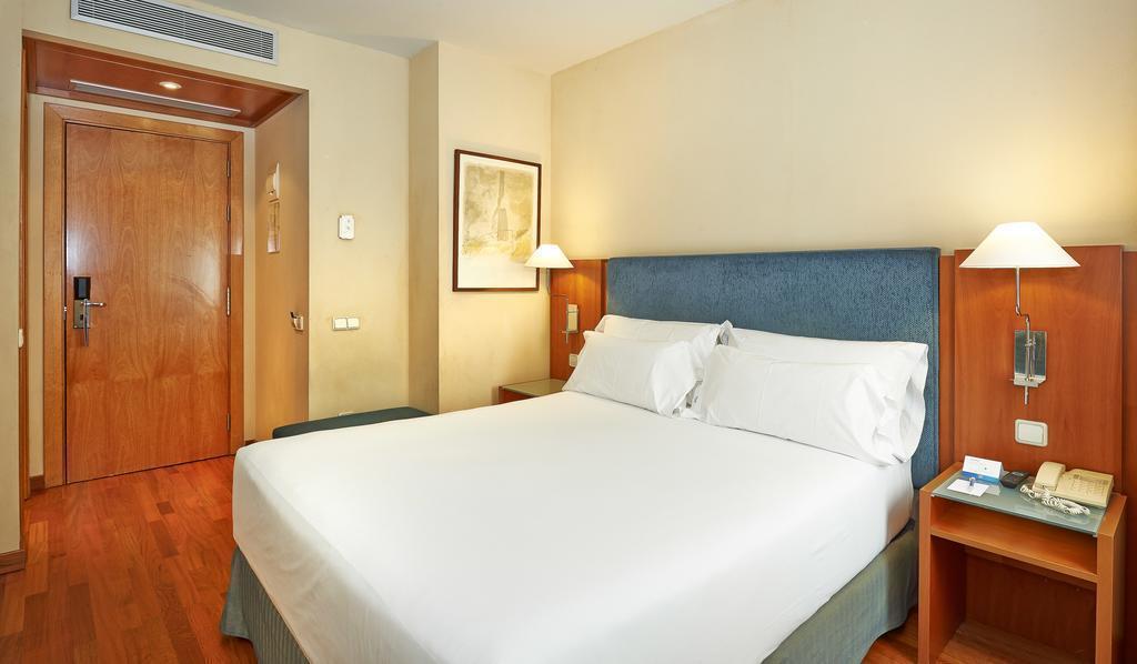 Hotel Nh Barcelona Centro (ex. Nh Duc De La Victoria) 3*