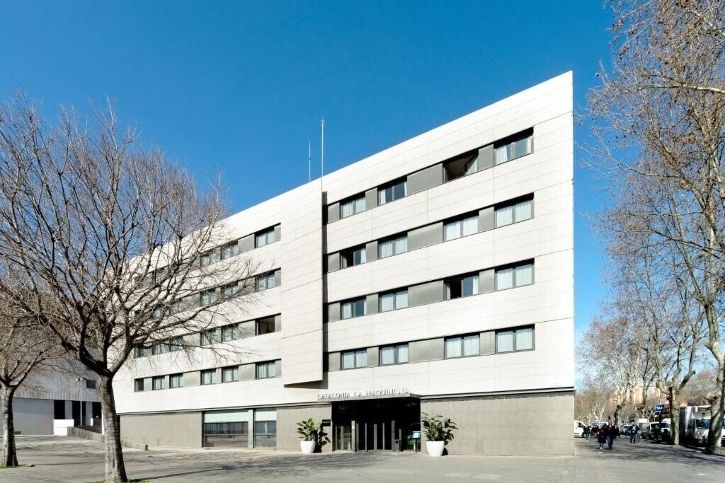 Отель NH Barcelona La Maquinista (ex. NH La Maquinista) 3*