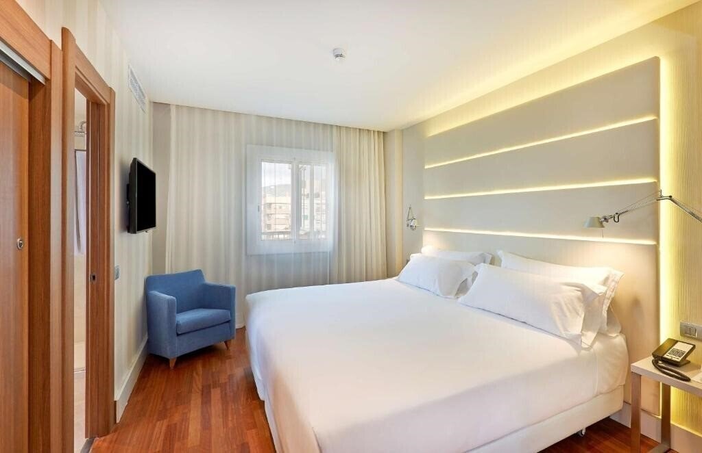 Imaginea NH Barcelona Les Corts (ex. NH Les Corts) 3*