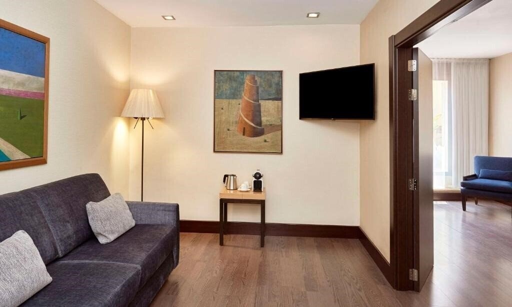 Фото NH Barcelona Eixample (ex. NH Master) 3*