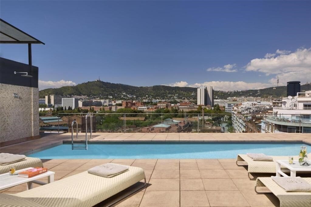 Imaginea NH Barcelona Stadium (ex. NH Rallye) 3*