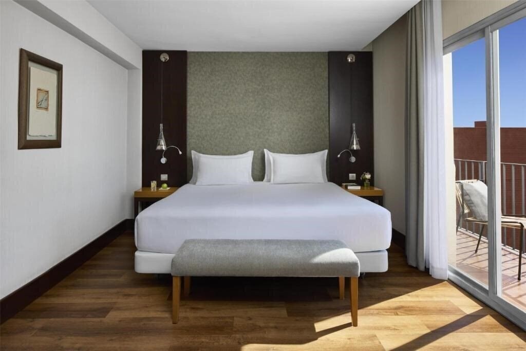 Imaginea NH Barcelona Stadium (ex. NH Rallye) 3*