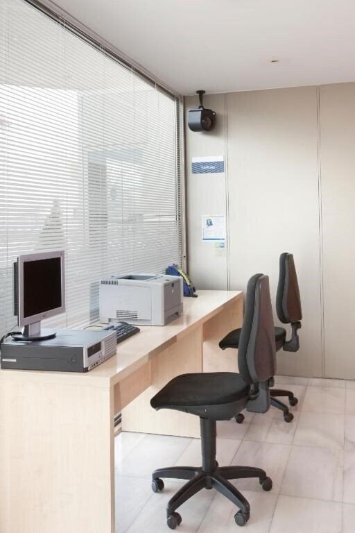 Imaginea Holiday Inn Express Molins De Rei 3*