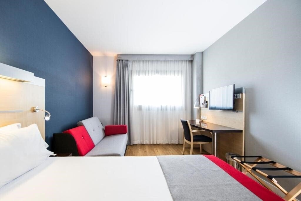 Fotografii Holiday Inn Express Sant Cugat 3*