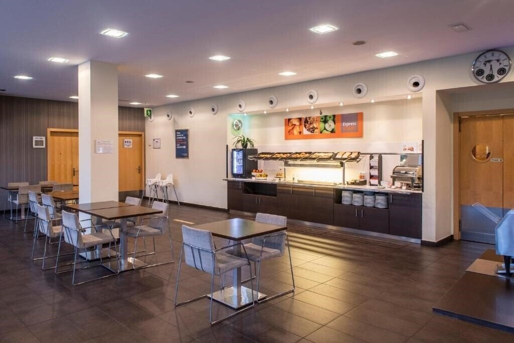 Imaginea Holiday Inn Express Sant Cugat 3*