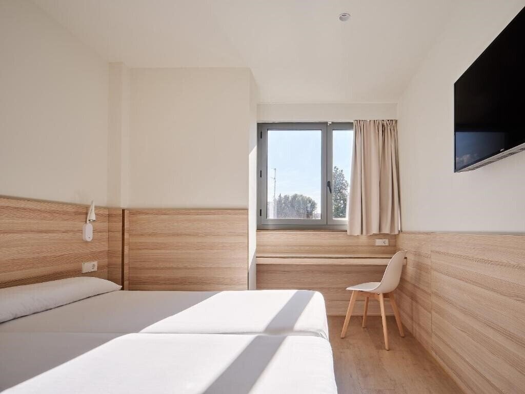 Hotel Hostal Lami 2*