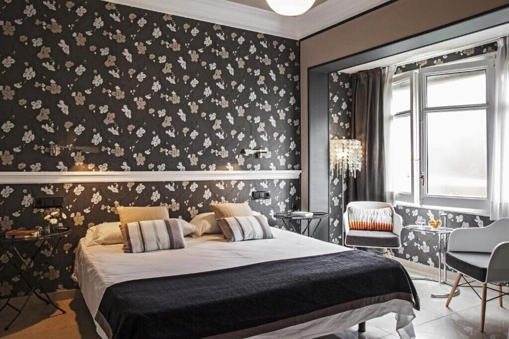 Hotel Ainb B&B Eixample Muntaner 2*