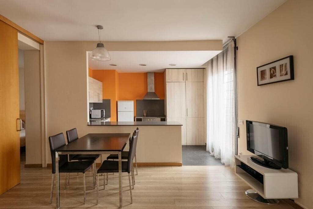 Hotel Barcelona Apartment Villarroel 4*