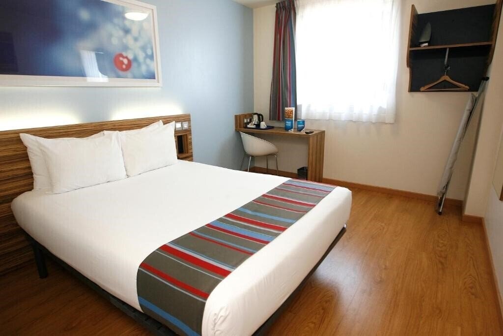 Fotografii Travelodge Barcelona Poblenou 1*