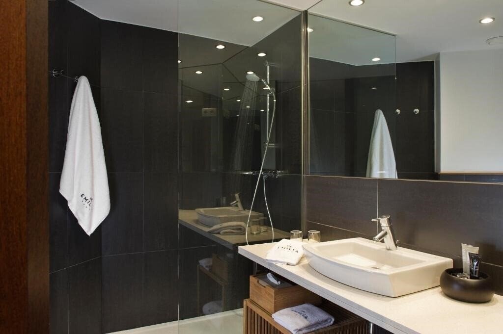 Imaginea Villa Emilia 4*