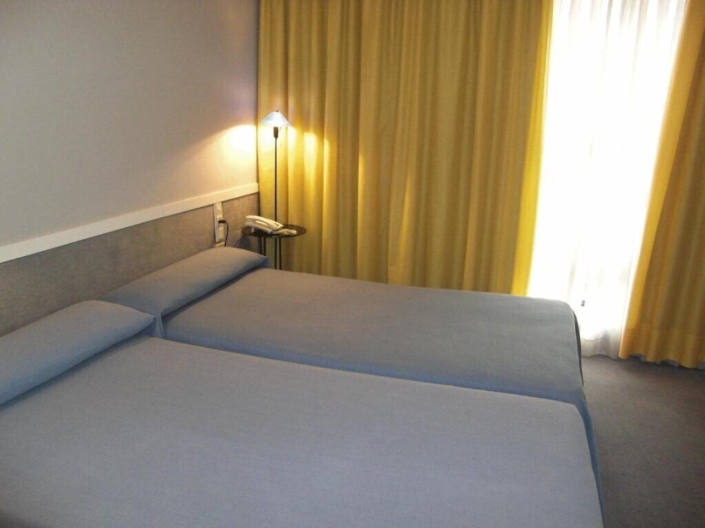 Hotel Apartamentos Descartes 3*