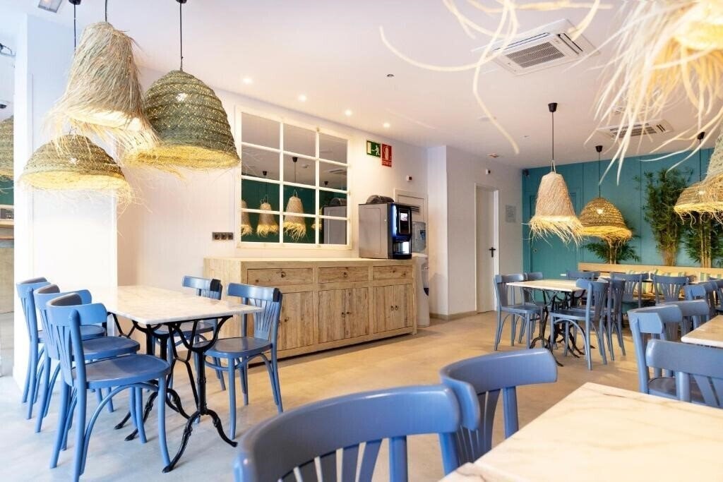 Отель Hostal Bcn Port 2*