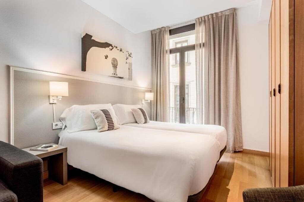 Hotel Mh Apartments Opera Rambla 3*