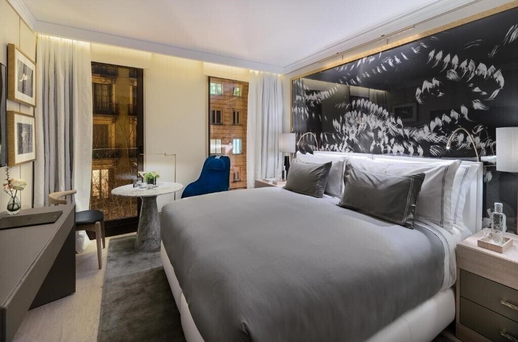 Отель The One Barcelona 5*
