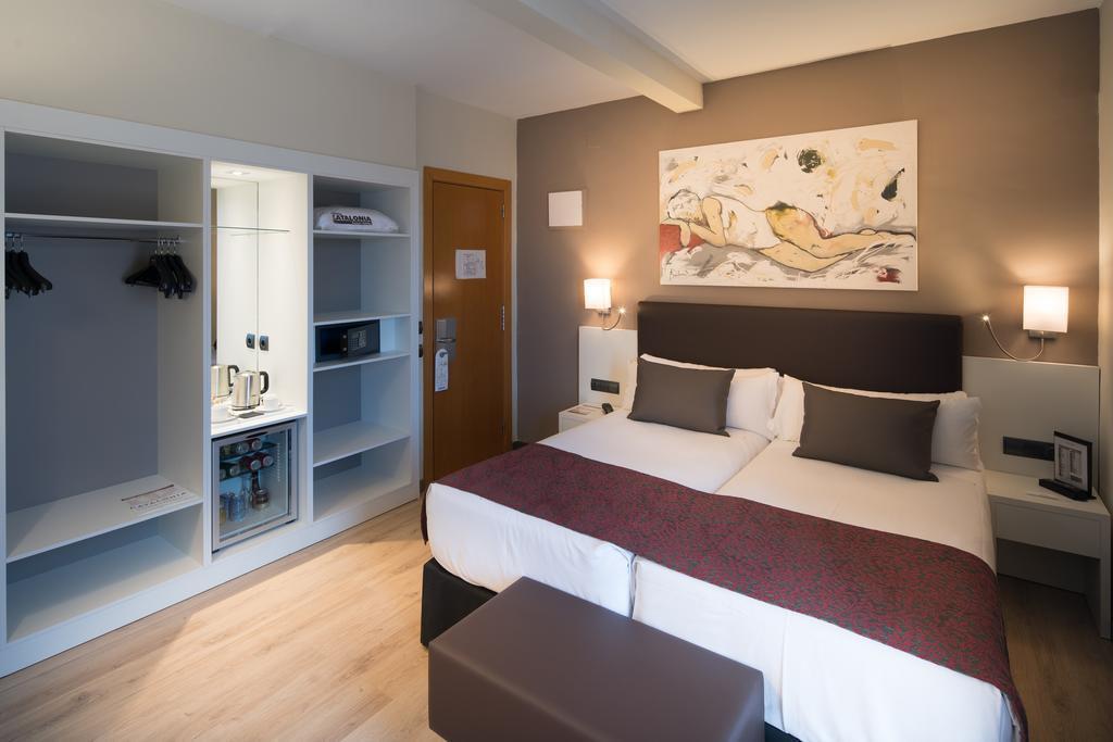 Hotel Catalonia Castellnou 3*