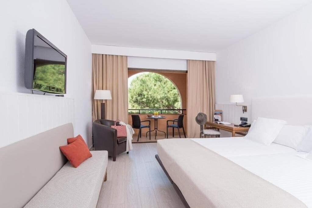 Imaginea La Costa Golf & Beach Resort 4*