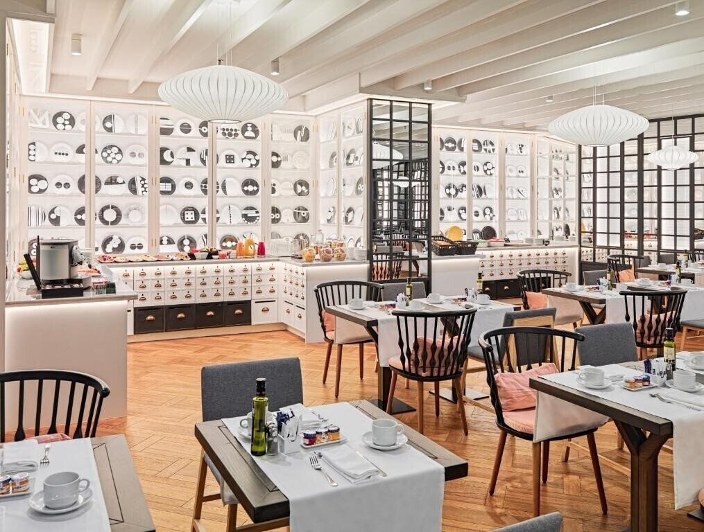 Imaginea H10 Universitat 4*