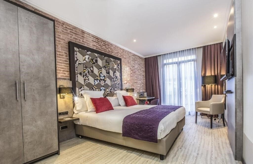 Фото Leonardo Hotel Barcelona Las Ramblas 3*