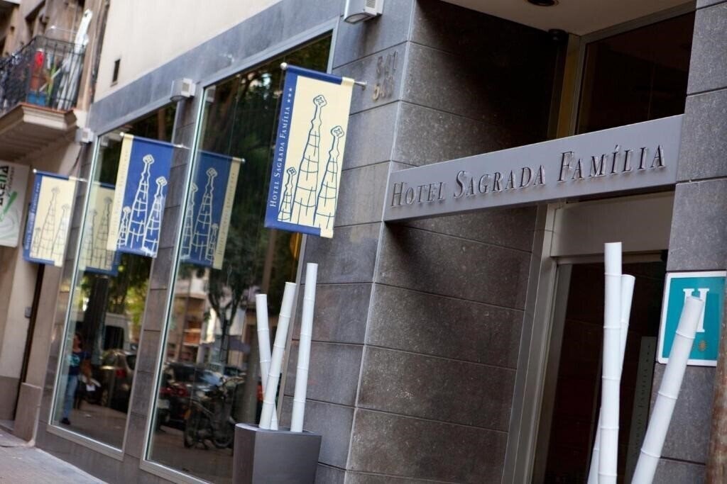 Hotel Sagrada Familia 3*