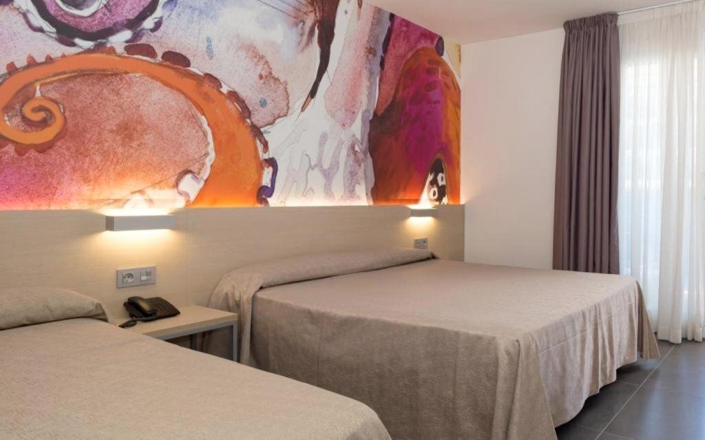Imaginea Riviera Hotel Santa Susanna 4*