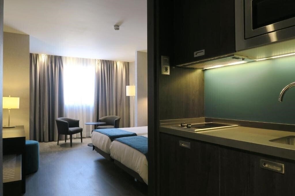 Hotel Hg City Suites Barcelona 4*