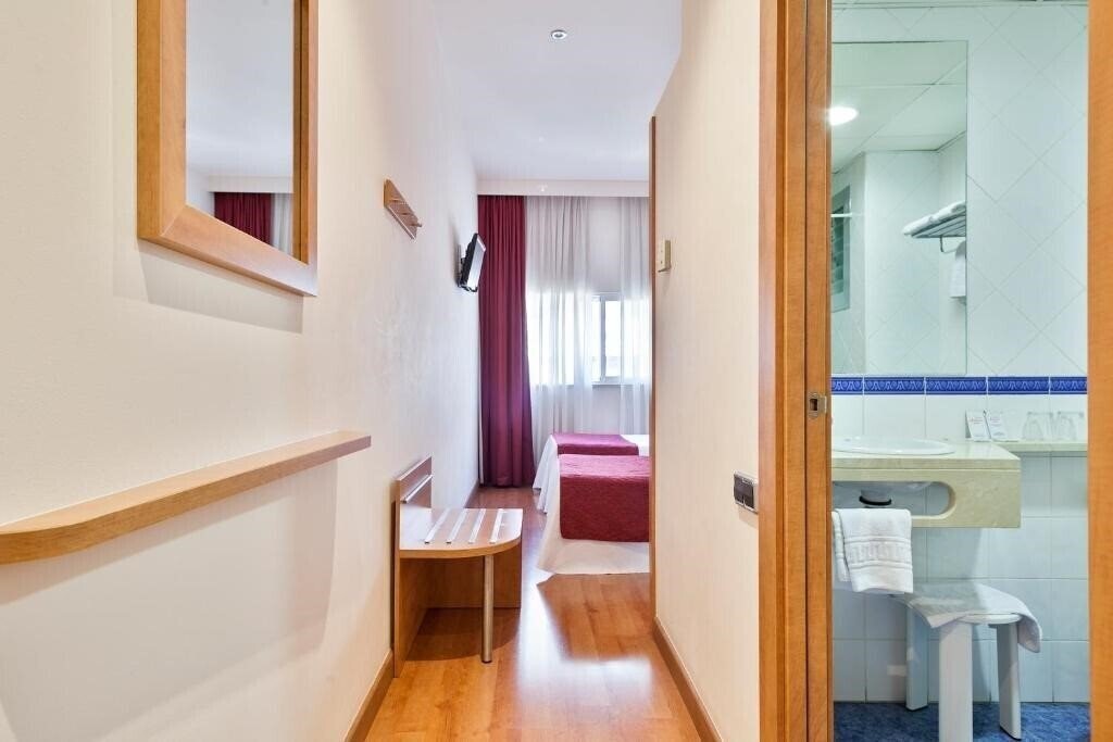 Imaginea Acta Antibes 2*