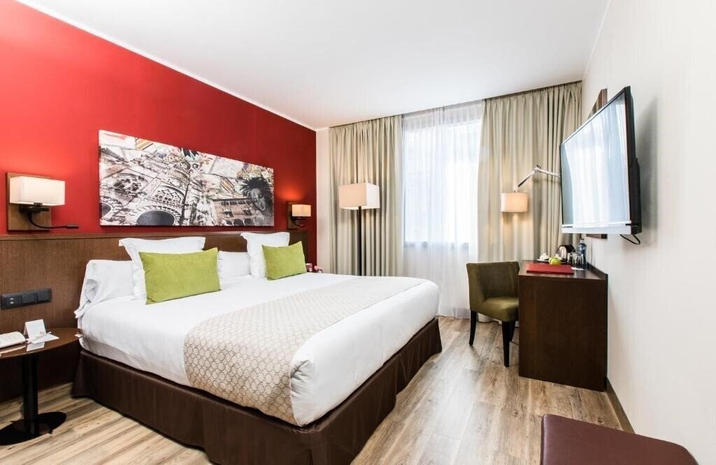 Hotel Leonardo Barcelona Gran Via 3*