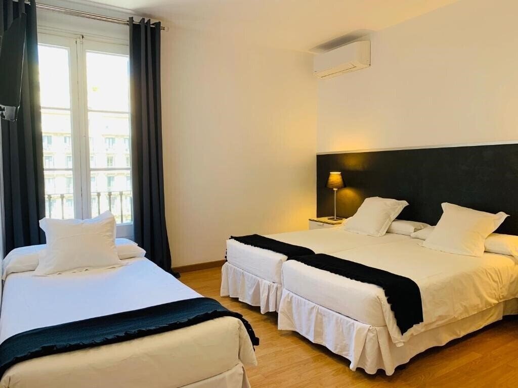 Fotografii Aptbcn Super Balmes 3*