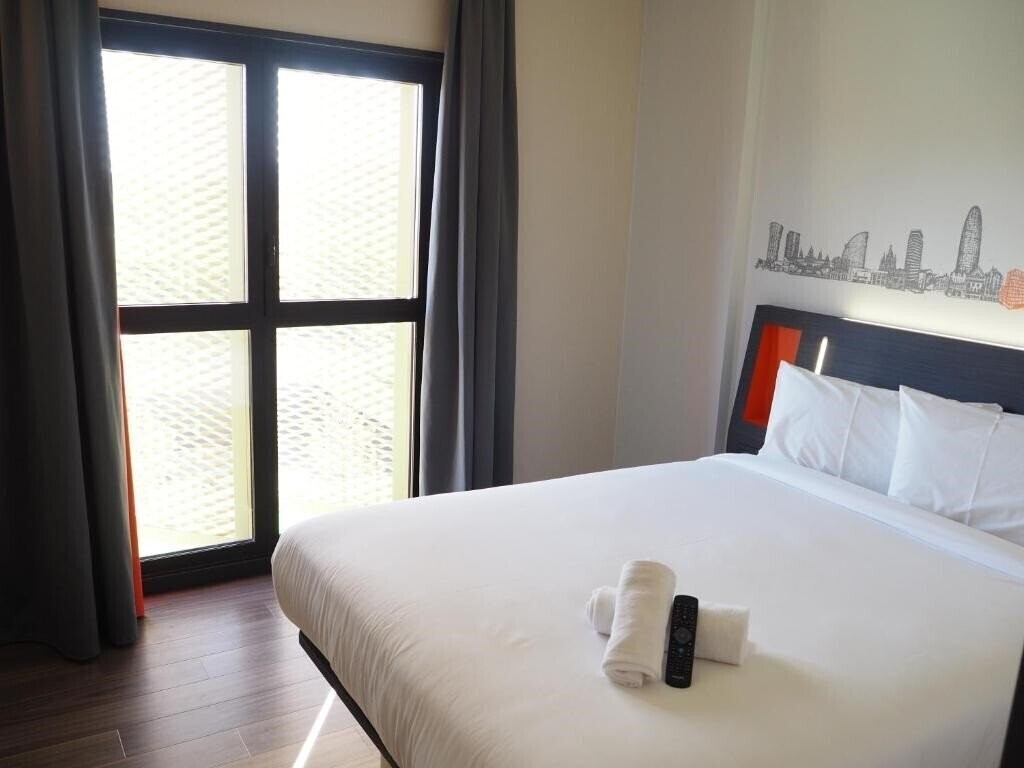 Imaginea Easyhotel Barcelona Fira 1*