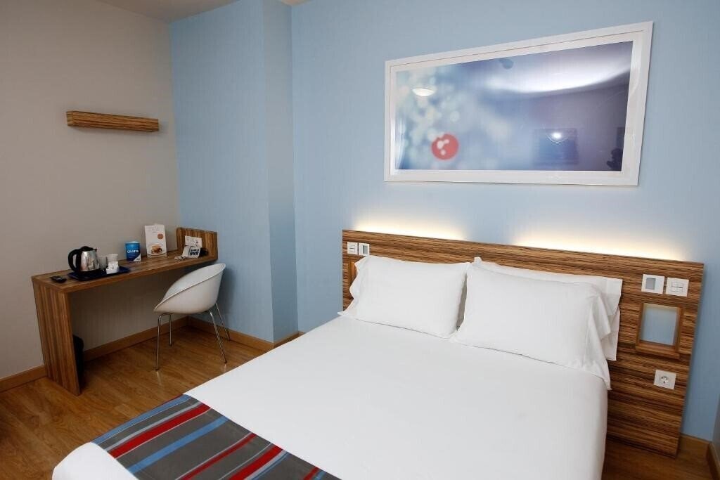 Фото Travelodge Barcelona Fira 3*