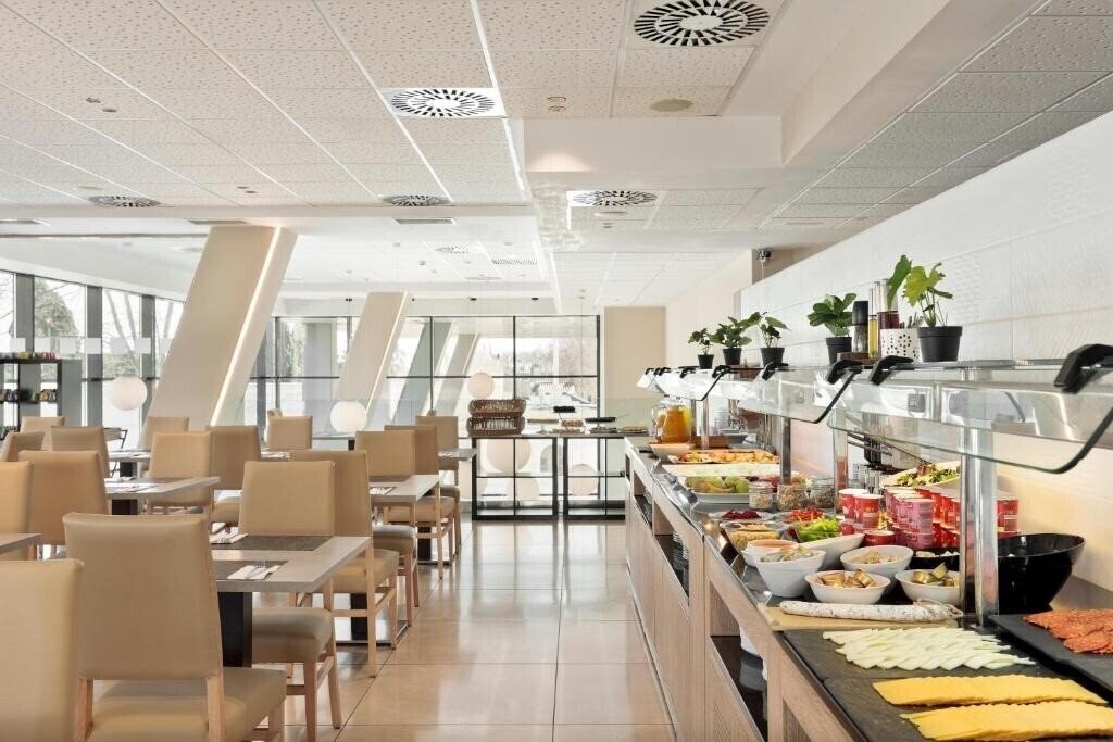 Imaginea Hotel 4 Barcelona 4*