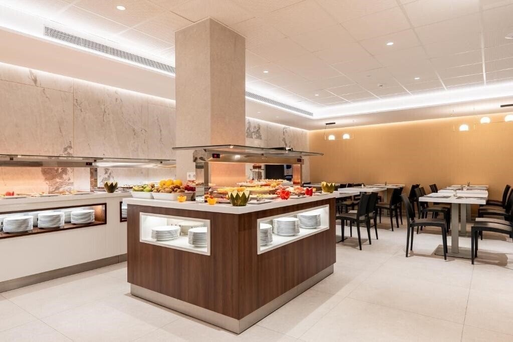 Imaginea Hotel Oasis Plaza 3*