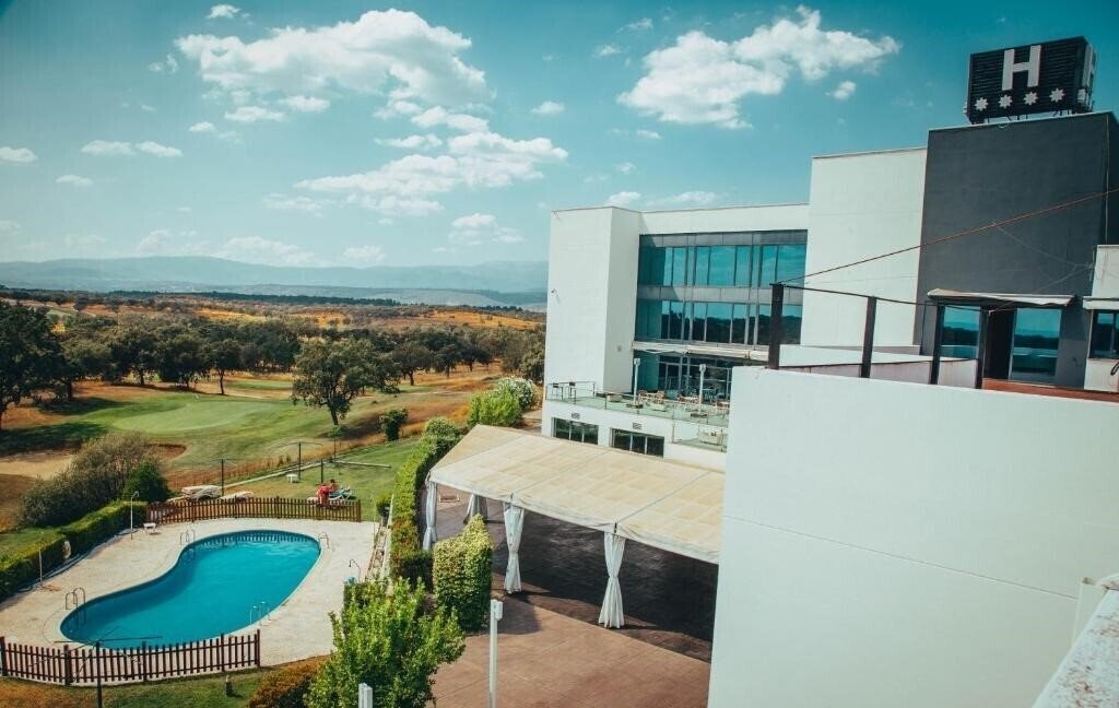 Imaginea Hospedium Hotel Valles De Gredos Golf (ex. Talayuela Golf, OYO Hotel Valles de Gredos Golf) 4*