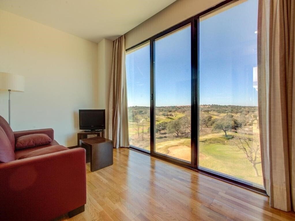 Imaginea Hospedium Hotel Valles De Gredos Golf (ex. Talayuela Golf, OYO Hotel Valles de Gredos Golf) 4*