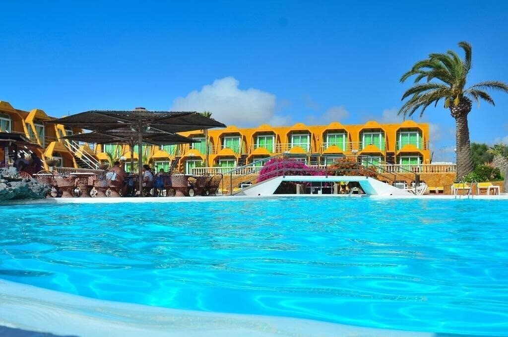 Отель Apartamentos La Piramide 3*