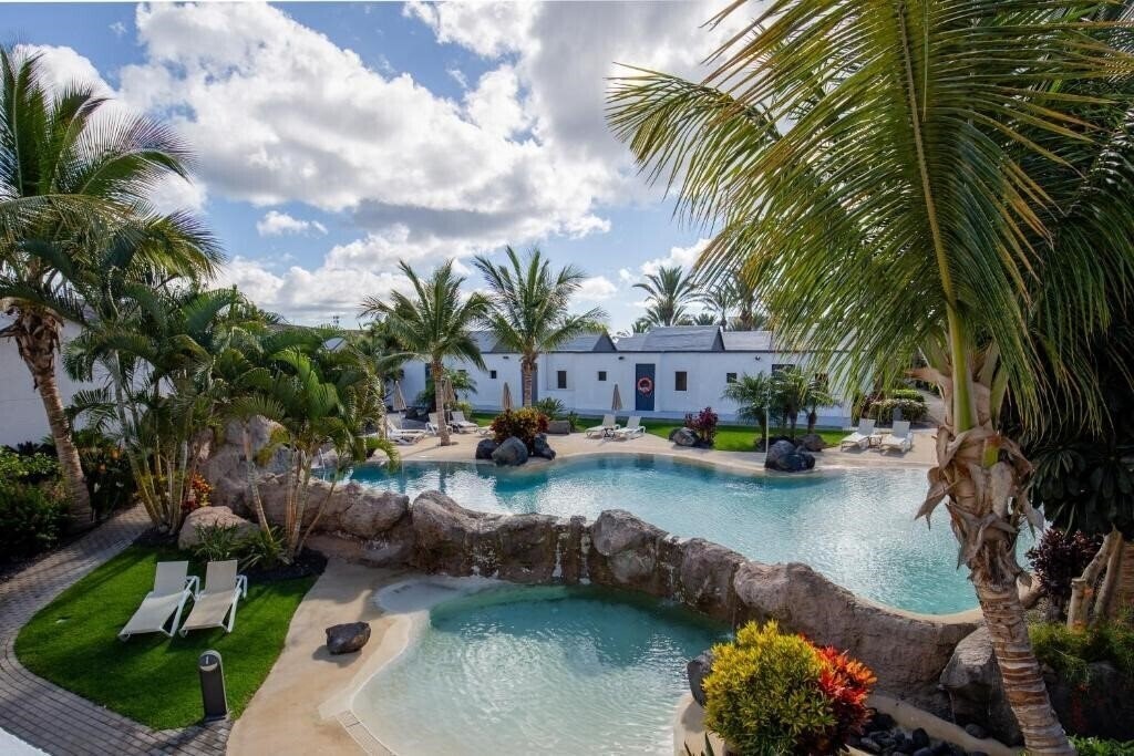 Hotel R2 Romantic Fantasia Dreams & Suites 4*