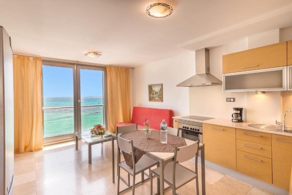 Картинка Livvo Corralejo Beach 4*