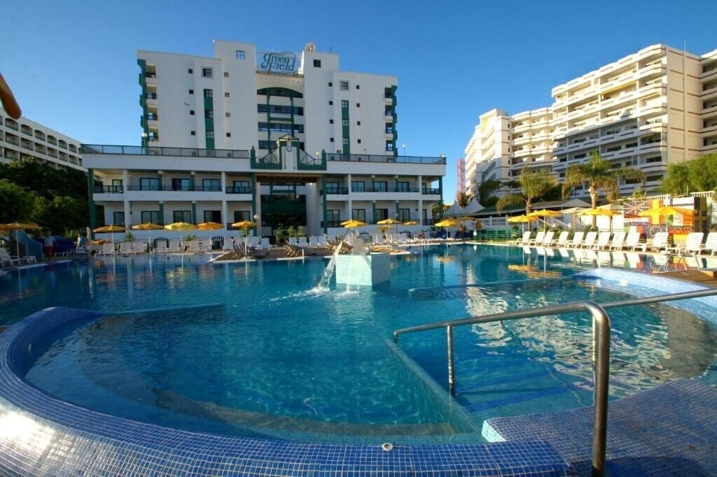Imaginea Green Fild Aparthotel 3*