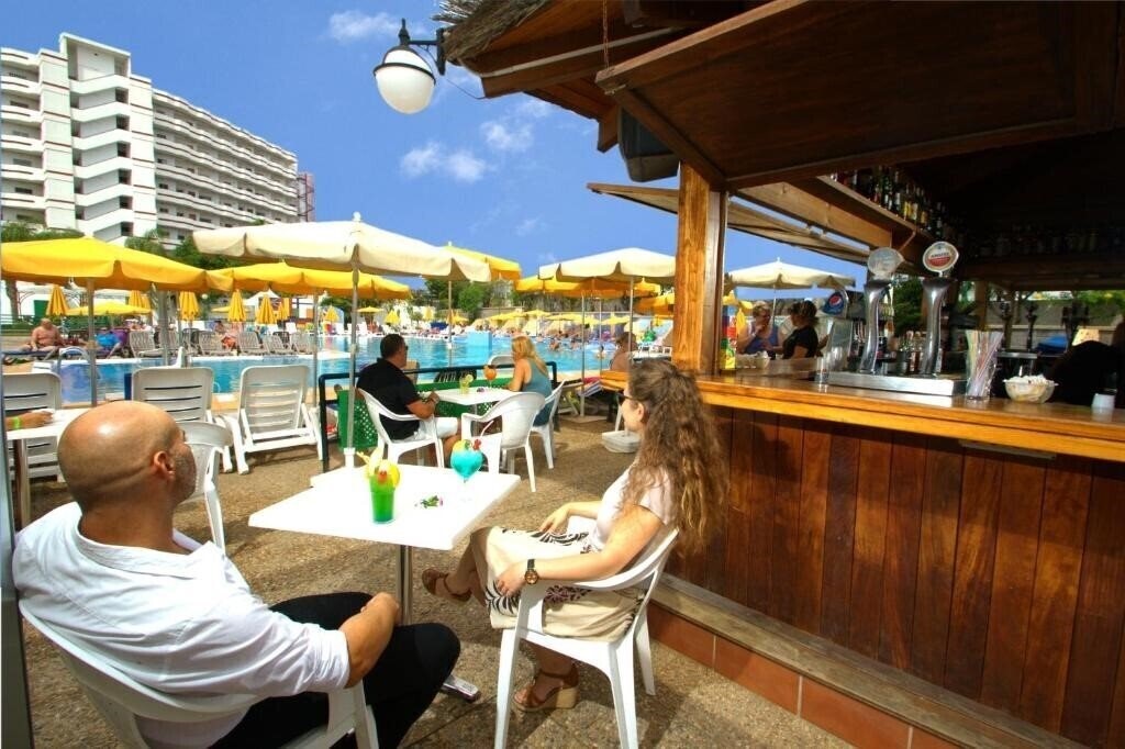 Imaginea Green Fild Aparthotel 3*
