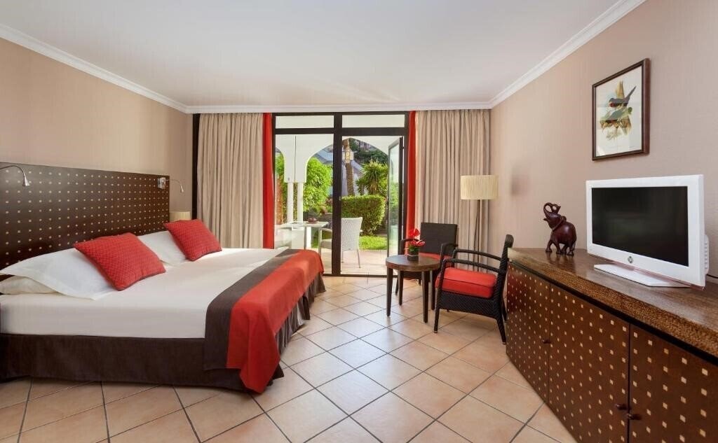 Hotel Seaside Sandy Beach 4*