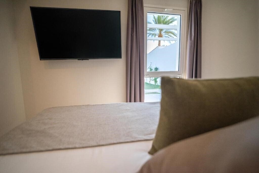 Imaginea Miraflor Suites Bungalows (ex. Miraflor Park Bungalows) 3*